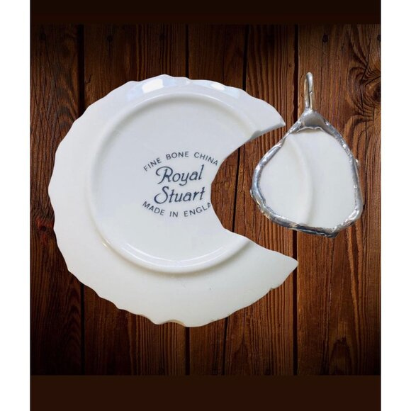 Artisan Necklace Featuring Royal Stuart Broken China & Silver Blend Metalwork - Picture 8 of 9